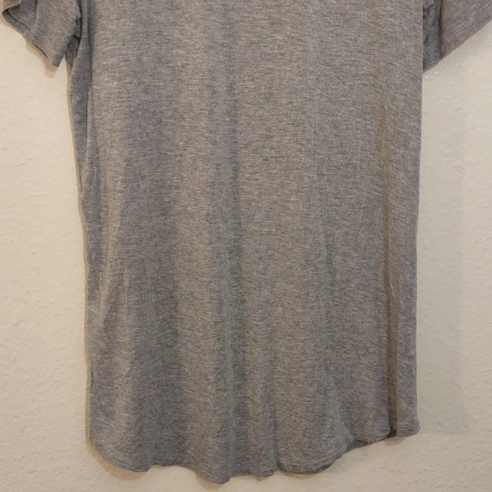 SLIGHTLY USED VANILLA BAY GRAY AND WHITE FLORAL EMBROIDERY SIZE L - Picture 10 of 10